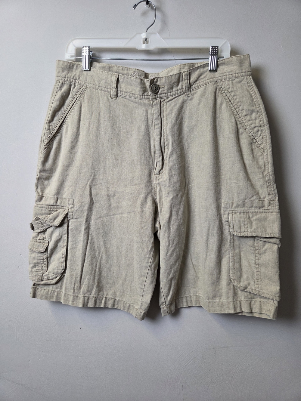 Old Navy Men's Linen Cargo Shorts in Light Khaki